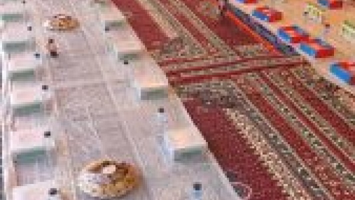 تزامنا مع اليوم العربي لليتيم جمعية أبنائنا الخيرية تقيم برنامج ( لست وحيدا ) 